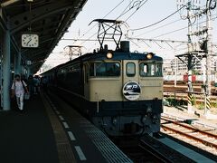 7月3日の金曜日の夜、東京駅を20時50分に出る高松行の寝台特急『瀬戸』に乗車。
四国に渡るのは８年ぶり３回目だが、『瀬戸』に乗るのは初めてだ。
二段式のＢ寝台に揺られ、久しぶりに瀬戸大橋を渡った。
そして、７時35分に終着の高松駅に降り立った。

※『瀬戸』は、現在、『サンライズ瀬戸』として運転されています。