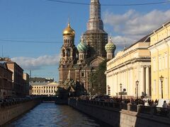 血の上の救世主教会
サンクトペテルブルクの象徴の一つですね。工事中でカバーが掛かっている。。。
こちらも、ソ連時代の宗教弾圧の厳しい時代を経て、今がある。。ということでした。。