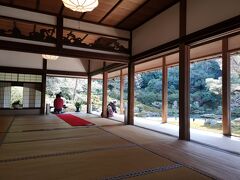 京都で一番好きな場所。
青蓮院です。南禅寺から青蓮院、八坂神社まで散策してお昼を食べに向かいます。