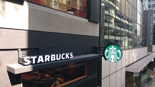 スタバにやってきました。