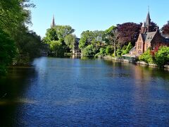 ブルージュ駅近くにある、運河と水門で仕切られた湖、愛の湖公園(ミンネワーテル公園)。