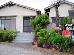 港から５分程度で今晩お世話になる民宿南風荘に到着。