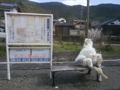 大井川第一橋梁とSLが見える温泉、川根温泉で有名な川根温泉笹間渡駅をすっ飛ばして、その次の地名駅のホームです。ここにもUNMANNEDのものと思われる、謎の鳥がいますね。