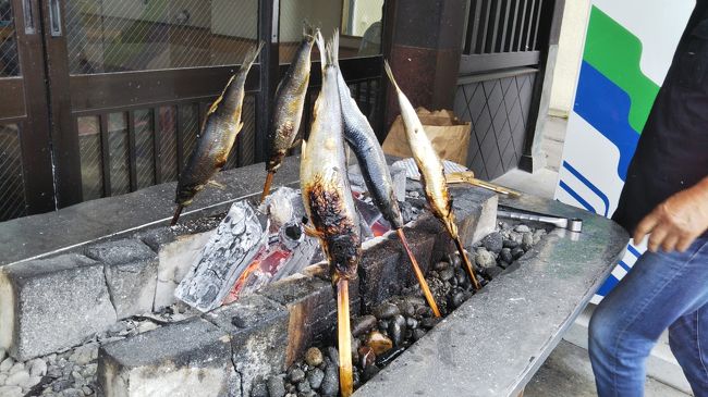 外では鰊を丸焼き中