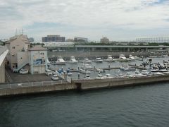 横浜八景島に隣接するマリーナに面してシーサイドスパ八景島がある。天然温泉ではないが広い風呂は気持ち良い。