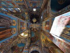 ～血の上の救世主教会～
教会はやはり、天井が絵になります。