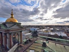 ～聖イサアク大聖堂～
サンクトペテルブルクの街を一望できます。
後から聞きいた話ですが、この時期が一番天気的には恵まれているとのこと。