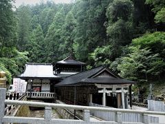 脳天大神。

金峰山寺から見ると相当山深いところに鎮座しておりました。
これをご縁に天才にさせてくださいい笑