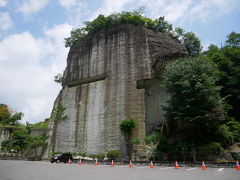 宇都宮に着いて初めに（確か）45番の路線バスで向かったのは大谷資料館。途中、スポーツの強豪校の作新学院の前を通り、「わー私立の金持ちの学校ってかんじだねー。」という何気ない会話がまた楽しかったです。