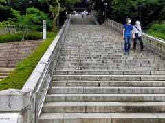 腹をさすりながらすぐ近くの二荒山神社へ。階段が辛すぎました、もともと体力がないうえに最近ほとんど歩いていなかったツケが…