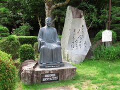 遠野物語など日本民俗学の父として知られる柳田國男は福崎の生まれ。歴史民俗資料館の近くに、銅像がありました。
