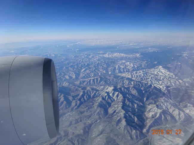 離陸後水平飛行となりましたので、機内食の始まりです