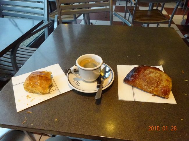 ホテルでの朝食風景