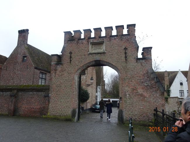 街の出入りをする歴史を感じる門