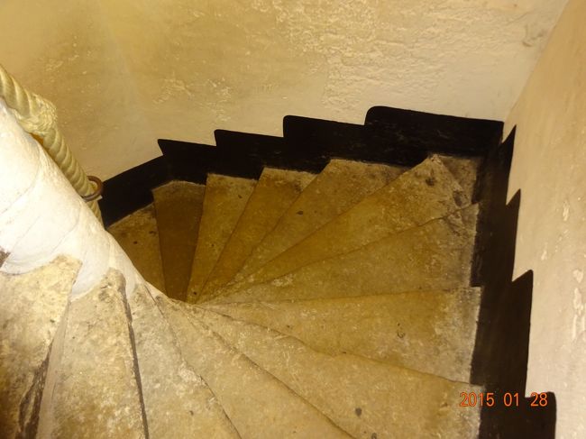 塔に昇る階段の様子