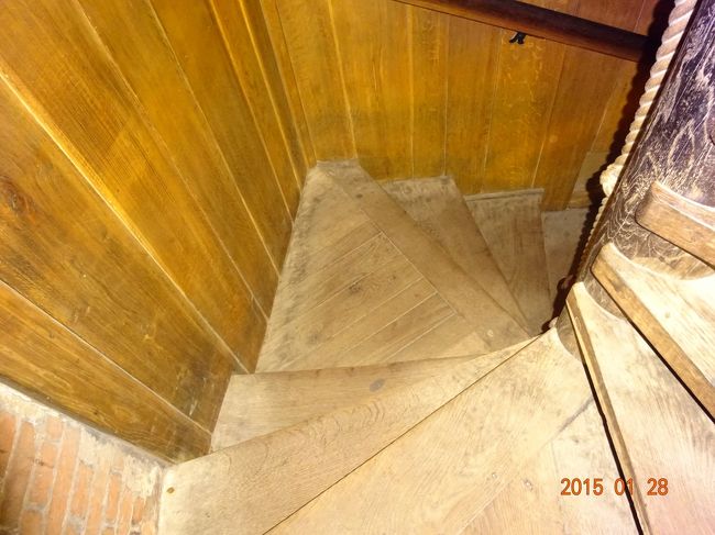 上ってきた階段の様子