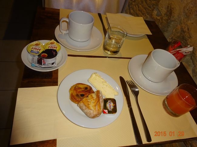 ホテルでの朝食風景