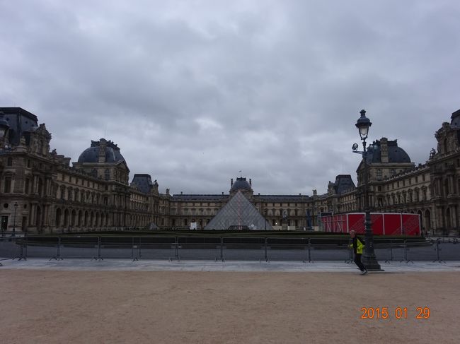 ルーブル美術館の拝観をします