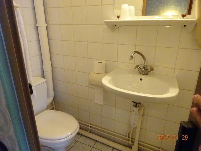 洗面台とトイレの様子