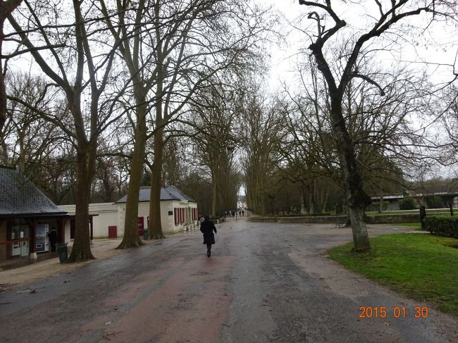 マイバスツアーでパリ南部のお城のツアーに参加しました。