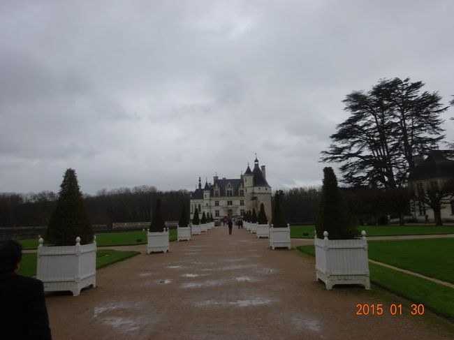 お城の庭園も広大です