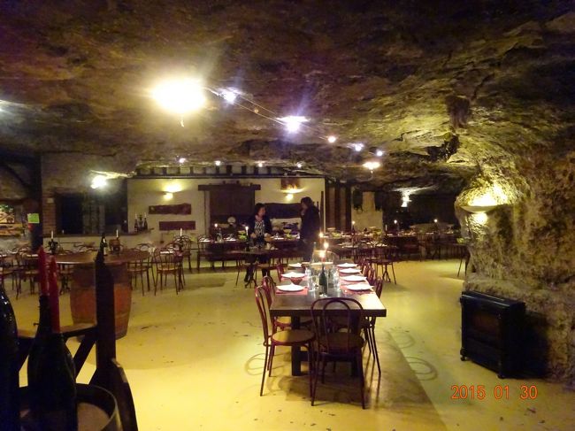 洞窟の中の変わったレストランです