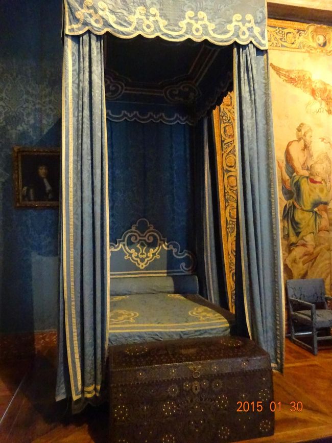 塔の内部の玉座