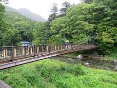 箒川沿いにある橋をわたり渓谷沿いを歩くのは楽しいです。