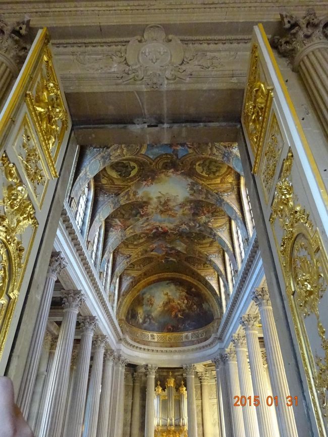 入場早々館内の装飾に圧倒されます