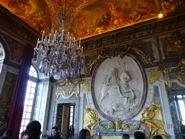 部屋のレリーフも見事です