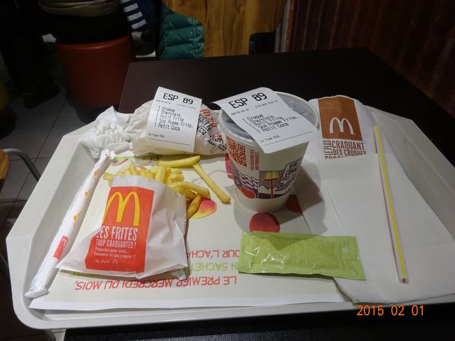 マクドナルドで簡単なハンバーグとポテトのセットを食べました