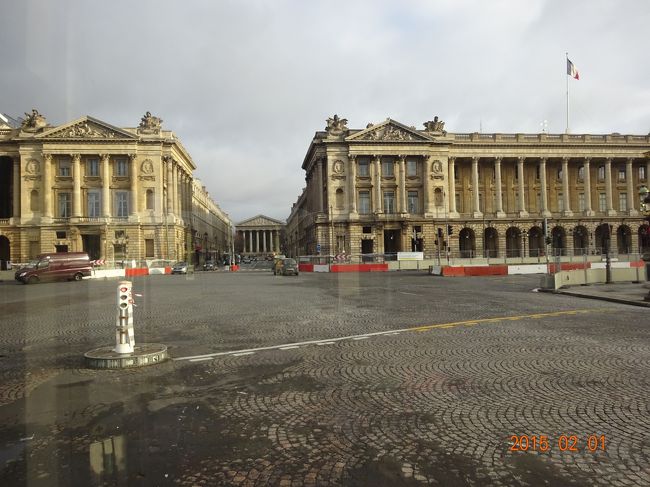 早朝の街には車も少ないです