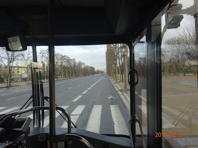 市内循環バスに乗って観光です