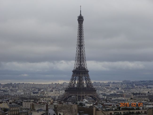 凱旋門から見たエッフェル塔の雄姿