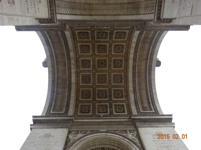 凱旋門を下から眺めたところ