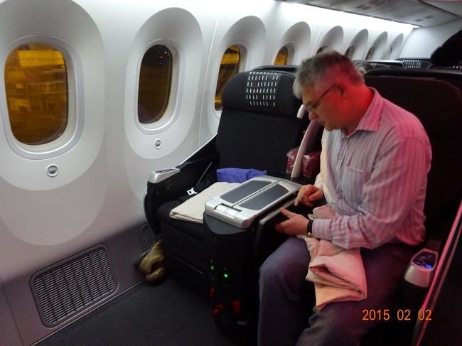 機内に入りましたが、席は一番前の１K席です。横の方の体も大きく少し狭い感じがします