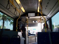 バスの車内。前方が女性専用座席になっていました。