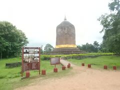 ボウボウヂー パヤー
高さが４５ｍ以上もあるそうで、スリ・クシェトラに遺跡群のどこにいても目に付く。最初にヤハンダー池越しに見ると思いのほか小さく見えるが、近づいてみると、高さが十分にあるので、迫力がるある。１０００年以上前の建物とは思えないほどだ。