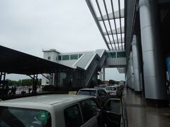 空港ターミナル。