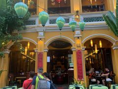 お昼を食べてホテルに帰る途中、ホイアン1有名なレストラン(といっても高級店ではなく、お手頃価格のお店です)を予約しました。

モーニンググローリー   Morning Glory Original
106 Nguy?n Thái H?c, Ph??ng Minh An, H?i An, Qu?ng Nam, ベトナム