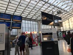 まずパリ北駅からアムステルダムまで
SNCFという特急列車(?)で向かいます。