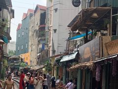 Hanoi Street Train
Tr?n Phú, Hàng Bông, Hoàn Ki?m, Hà N?i 100000 ベトナム

もう無くなっちゃったみたいだけど。
ハノイ駅のすぐそばにある線路の上を歩いたり、写真を撮ったり。そしてギリギリ近くを列車が通っていく観光スポットでした。