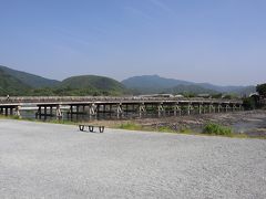 嵐山公園 (中ノ島地区) から渡月橋を望む。