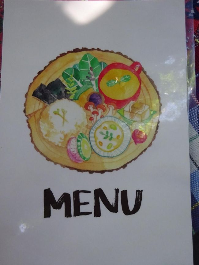 Little Good Things Maehongson <br />Vegan cafe <br /><br />メニューブックがまず可愛い！<br />ここのオーナーシェフのイムちゃんの手書き<br />絵心あるでしょう。