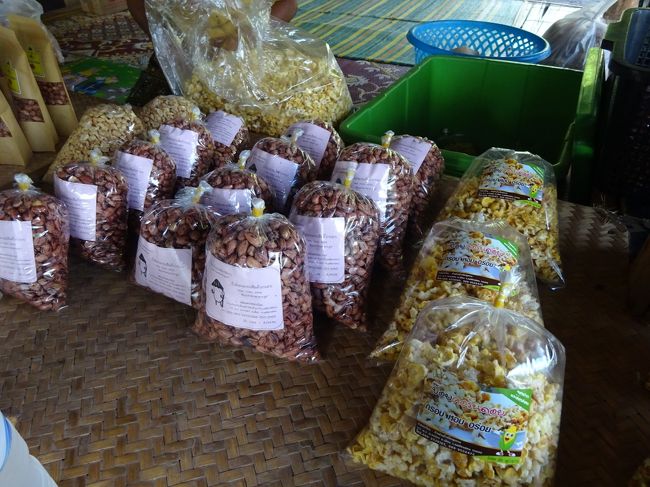 Nuts factory maehongson <br />豆の直売所　メーホンソン<br /><br />手前のポップコーンはこの辺りでは<br />タイヤイポップコーンと言われていて<br />味が濃くてやみつきになるポップコーンです。<br />メーホンソンの市場でも売ってますのでぜひお試し下さい。