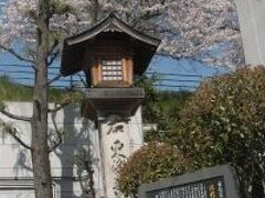 屋根付きの常夜灯
でも第一の目的は『うばが餅』
今日は瀬田までのつもりだったのでやや余裕
朝はパン　昼はパスしてこれをいただく