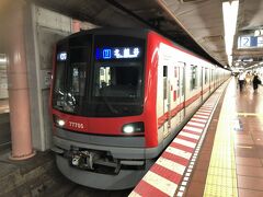 日比谷駅で下車します。
