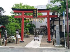 御釜神社

塩竈神社の末社で、7月に行われる古代の製塩法を模した「藻塩焼神事」で有名。
塩竈神社の参拝帰りに寄ってみました。