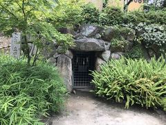 真田の抜け穴 。大阪合戦の頃、本城に至るまで地下に暗道を設けたと言い伝えられる。
