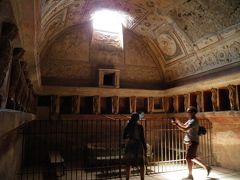 ローマの統治下に作られた浴場で、男女別の浴室が設置されていた。